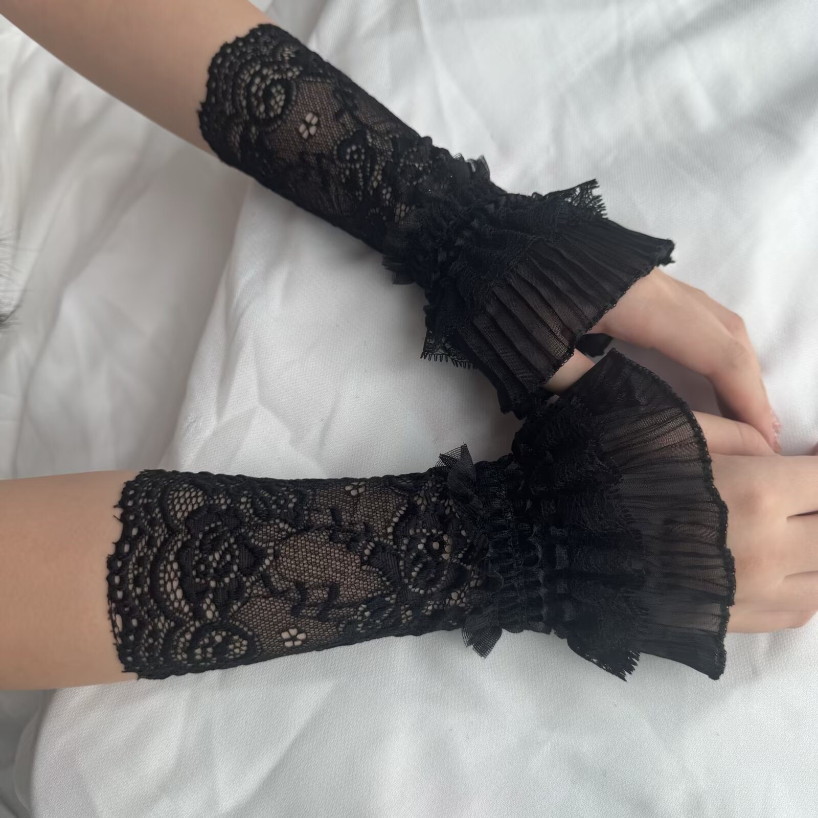 Lace Hollow Wrist Covers Trump - đánh giá và giá Men Accessories Wedding